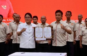 Giri Prasta Lantik Pengurus KONI Jembrana, Targetkan Reformasi Pembinaan Atlet dan Venue Olahraga Bali
