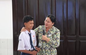 Ny. Seniasih Giri Prasta Ingatkan Pelajar Bijak Bermedia Sosial dan Terbuka kepada Orang Tua