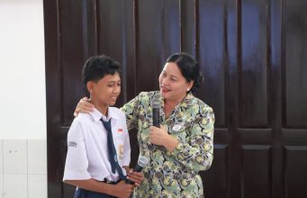 Ny. Seniasih Giri Prasta Ingatkan Pelajar Bijak Bermedia Sosial dan Terbuka kepada Orang Tua