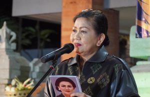 Ibu Putri Suastini Koster Ingin Lahir Generasi Pembaca Puisi yang Mampu “Menghidupkan” Karya Sastra