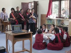 Sapa Siswa-siswi SD 9 Kesiman, Ny. Sagung Antari Jaya Negara Sampaikan Literasi Soal Pemilahan Sampah