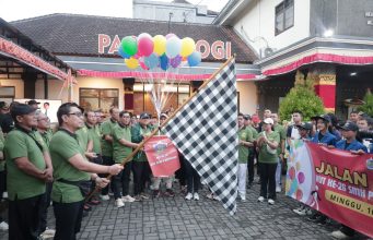Wawali Arya Wibawa Lepas Jalan Sehat Serangkaian HUT Ke-26 SMK PGRI 4 Denpasar