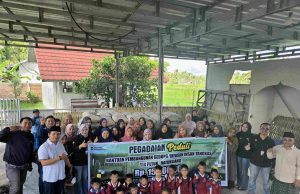 Pegadaian Praya Salurkan Bantuan Material Pembangunan Ruang Kelas dan Edukasi Investasi Emas