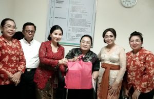 Peringati Hari Lahir Pancasila, DWP Badung Jenguk ASN yang Sakit di RSD Mangusada