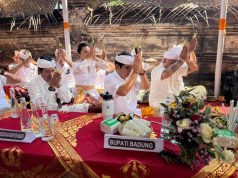 Bupati Adi Arnawa Upasaksi Puncak Karya di Desa Adat Kelan