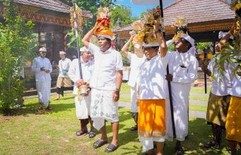 Purnama Kasa, Pemkab Badung Gelar Karya Nyatur Rebah di Pura Lingga Bhuwana, Puspem Badung