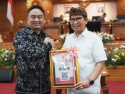 Bupati Adi Arnawa Terima LHP LKPD 2025 dari BPK RI, Badung Sukses Pertahankan Opini WTP Ke-12