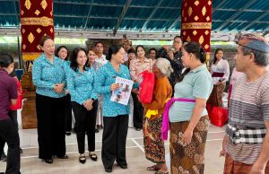 TP PKK Badung Bersinergi dengan TP PKK Provinsi Bali Salurkan Bantuan di Tiga Desa