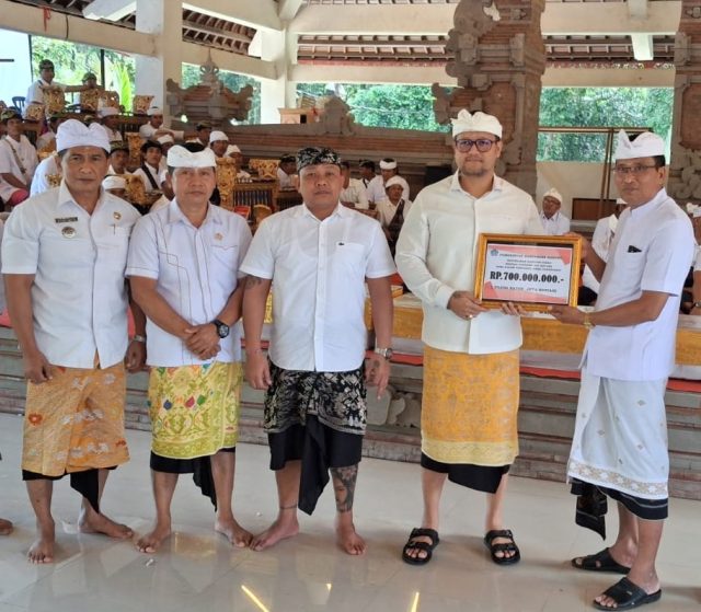 Upacara Ngeratep Petapakan (2)