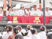 Hadiri Ngenteg Linggih di Batunya, Wagub Giri Prasta Tekankan Pentingnya Gotong Royong dan Persatuan Krama