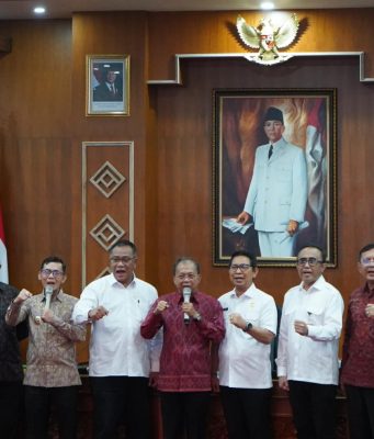 Menteri LH, Gubernur Koster, dan Walikota/Bupati Se-Bali Deklarasikan Bali 100 Persen Memilah Sampah