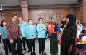 Aksi Sosial Bergerak dan Berbagi TP PKK Bali, Ratusan Warga Denpasar Terima Bantuan