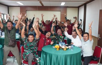 Sinergi Tanpa Batas, Kapendam IX/Udayana Ajak Awak Media Nobar Piala Dunia 2026