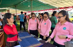 Ny. Sagung Antari Jaya Negara Hadiri Pasar Rakyat TP PKK Provinsi Bali di Buleleng