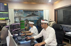 Di Balik Terangnya Galungan, Ada Dispatcher PLN yang Tetap Siaga Menjaga Listrik Bali