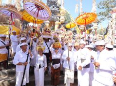 Dipuput Sembilan Sulinggih, Walikota Jaya Negara Hadiri Puncak Karya Padudusan Agung di Segara Rupek