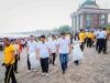 Pemkab Badung Bersinergi dengan Kejati Bali Gelar Aksi Bersih Pantai dan Pelepasan Tukik