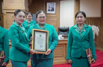 Tekankan Sinergi dan Inovasi demi Kesejahteraan Keluarga, Rasniathi Adi Arnawa Lantik Ketua TP PKK Tiga Kecamatan di Badung