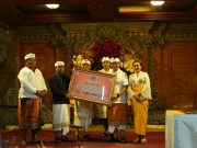 Karya Ngusaba Desa Adat Sempidi, Bupati Adi Arnawa Serahkan Bantuan Hibah dan Tanda Tangani Prasasti