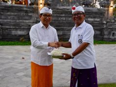 Karya Agung di Pura Segara Bengiat, Bupati Adi Arnawa Tanda Tangani Prasasti