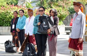Ny. Sagung Antari Jaya Negara Hadiri Pasar Rakyat TP PKK Provinsi Bali di Bangli