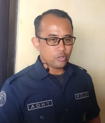 Mobil Lepas Kendali di Denpasar, Hantam Motor Parkir dan Warung