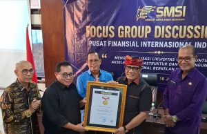 Bupati Tabanan Raih Anugerah Sahabat Pers Indonesia dari SMSI