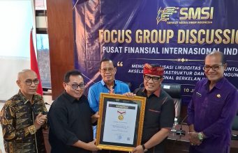 Bupati Tabanan Raih Anugerah Sahabat Pers Indonesia dari SMSI