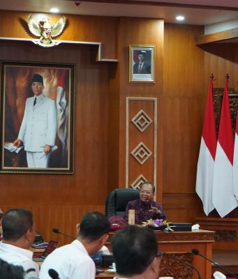 Gubernur Koster Pimpin Rapat Penetapan LP2B, Target Nasional 87 Persen Tercapai