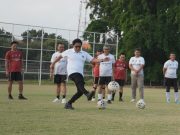 Lakukan “Kick-off”, Wagub Giri Prasta Buka Turnamen Mini Soccer Kerthi Bali IV