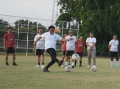 Lakukan “Kick-off”, Wagub Giri Prasta Buka Turnamen Mini Soccer Kerthi Bali IV