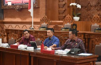 Dari Rapat Kerja Pansus IV dengan DPRD Kota Denpasar, Sekda Eddy Mulya Tegaskan Pemkot Denpasar Terus Perkuat Fondasi Tata Kelola Pelayanan Publik
