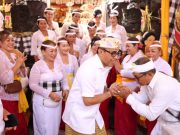 Wali Kota Jaya Negara Hadiri Karya Mamungkah Ngenteg Linggih di Pura Tedung Sari dan Pura Ratu Gede Bagawan Penyarikan Banjar Pesanggaran