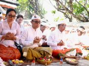 Walikota Jaya Negara “Ngaturang Bhakti Penyineban” di Pura Luhur Uluwatu
