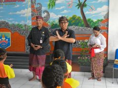 Kenalkan Budaya dan Tradisi Sejak Dini, Siswa SD di Denpasar Dikenalkan Muatan Lokal “Mesolah” dan “Megending”
