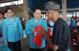 Aksi Sosial Bergerak & Berbagi di Gianyar, TP PKK Bali Perkuat Sinergi Layanan bagi Masyarakat