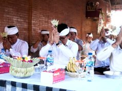 Bupati Badung “Nodya” Karya Pujawali Pura Dalem Sari Kapal