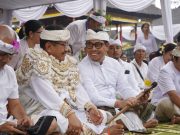 Pemkot Denpasar Sembahyang Pujawali Pura Jagatkartta Gunung Salak