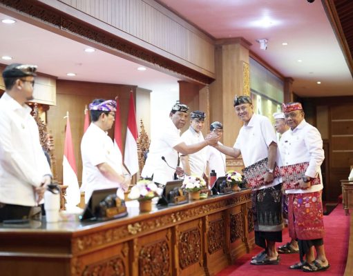 Dengarkan Penjelasan KUA PPAS 2027, Ketua DPRD Badung Anom Gumanti Pimpin Rapat Paripurna Pertama Tahun 2026-2027