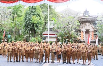 Apel Disiplin Setda Kota Denpasar,Sekda Eddy Mulya Ajak ASN Perkuat Disiplin, Empati, dan Kebersamaan