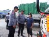 Petugas Gabungan Dishub Badung Tertibkan Truk Parkir Liar di Jalur Terminal Mengwi