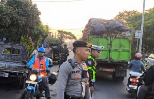 Pick-up Bawa 400 Liter Pertamax Dilalap Api di By Pass Ngurah Rai