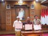 Kembangkan Perkeretaapian, Gubernur Bali dan Bupati Badung Tanda Tangani Kerja Sama dengan PT KAI