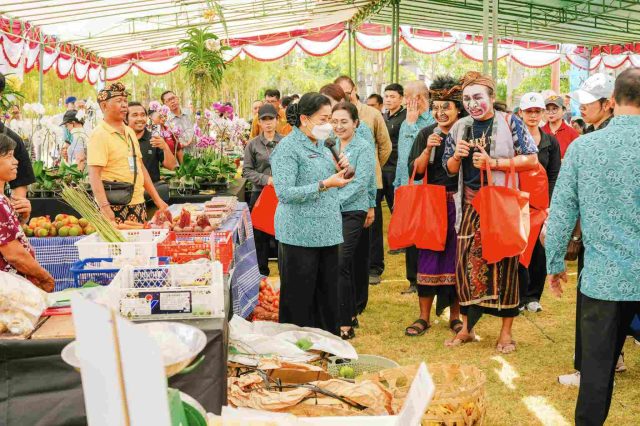 Berbelanja dan Berbagi (6)
