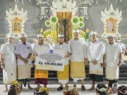 Karya Ngenteg Linggih Banjar Puseh Sading, Bupati Adi Arnawa dan Wabup Bagus Alit Sucipta Serahkan Hibah Upakara