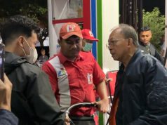 Gubernur Koster Kawal Distribusi BBM hingga Dini Hari, Tinjau SPBU dan Dengarkan Keluhan Warga