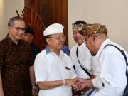 Gubernur Koster Serahkan CSR St Regis untuk Pelestarian Seni dan Budaya Bali