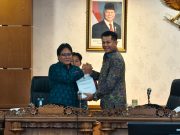 Dengarkan PU Fraksi Terhadap Raperda APBD SB 2027, DPRD Provinsi Bali Gelar Rapat Paripurna Ke-55