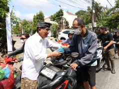 Pemkot Denpasar Gelar Gerakan Peduli Antrean BBM, Bagikan Nasi Bungkus dan Air Mineral Gratis