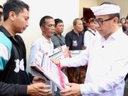 Wujudkan Hunian Layak Untuk Masyarakat, Wali Kota Jaya Negara Serahkan Bantuan 22 Unit RLH
